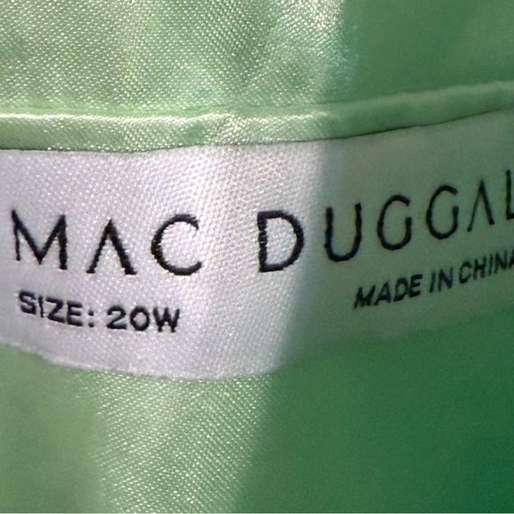 💃🏽➕MAC DUGGAL Organza V-Neck Gown. Color:Mojito (Green). Size: 20W. - Picture 6 of 10